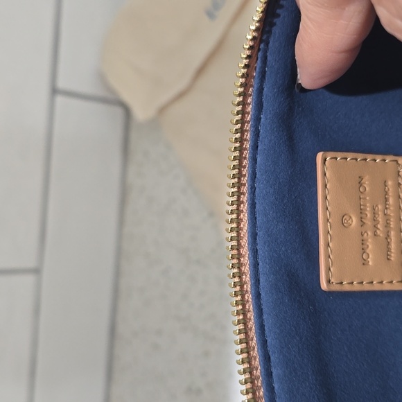 CAMEL Monogram Coussin - Picture 6 of 11